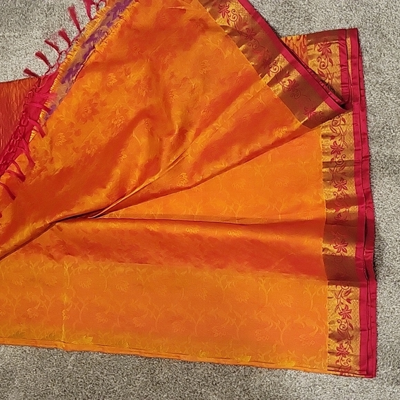 Kanchivaram Silk Saree - Picture 2 of 8